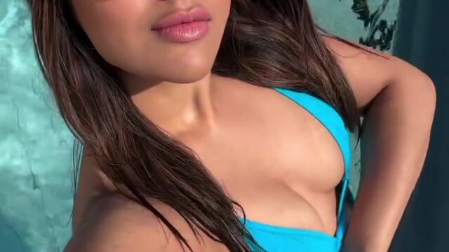 Akanksha Puri nude showing off her perfect body!!!