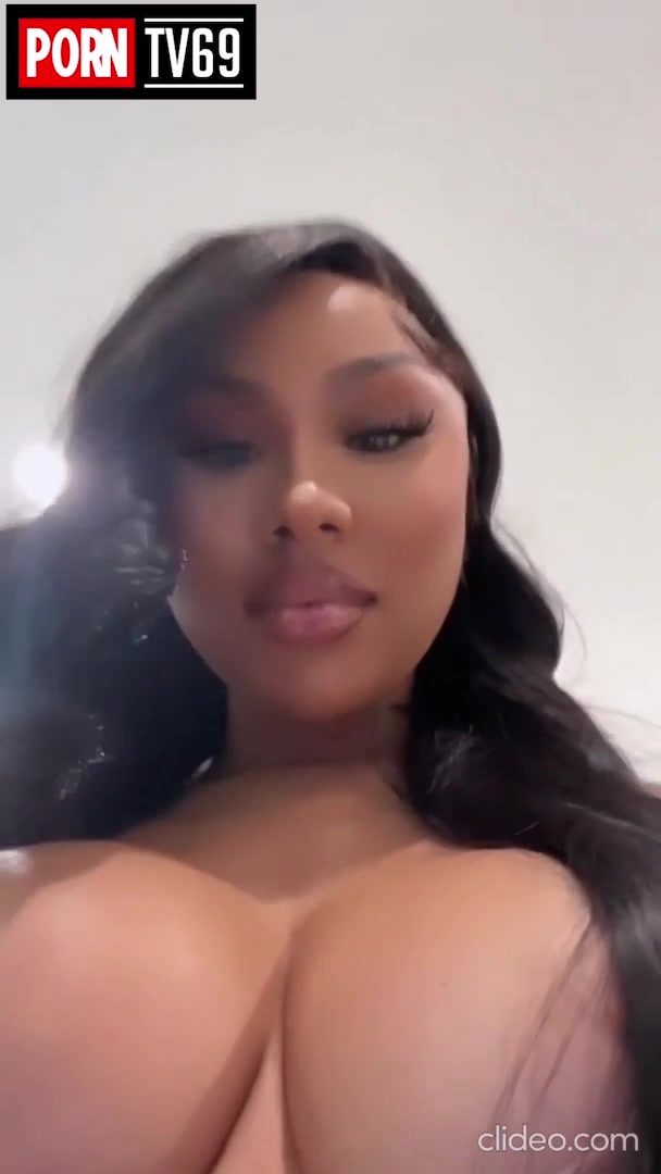 Ari Fletcher nude video shows off her big boobs!!!