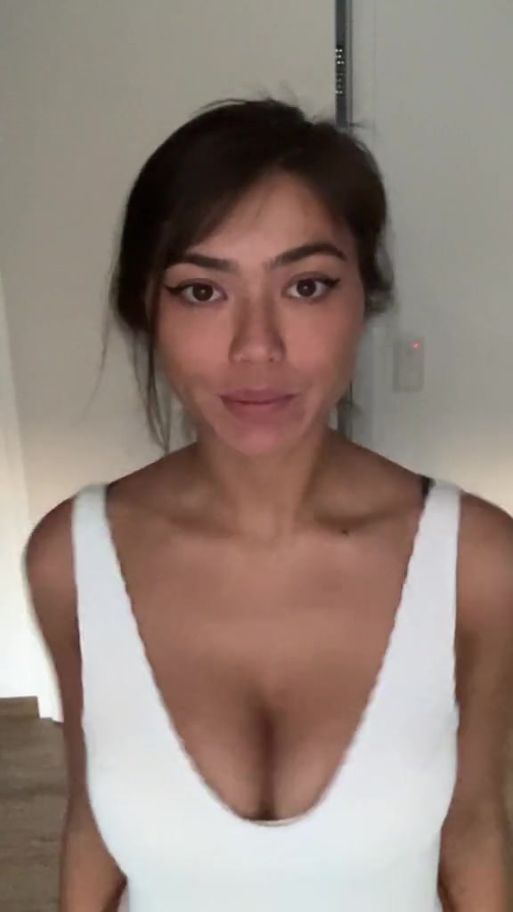 Cute.babysitter Onlyfans Nude showing off her big tits!!!