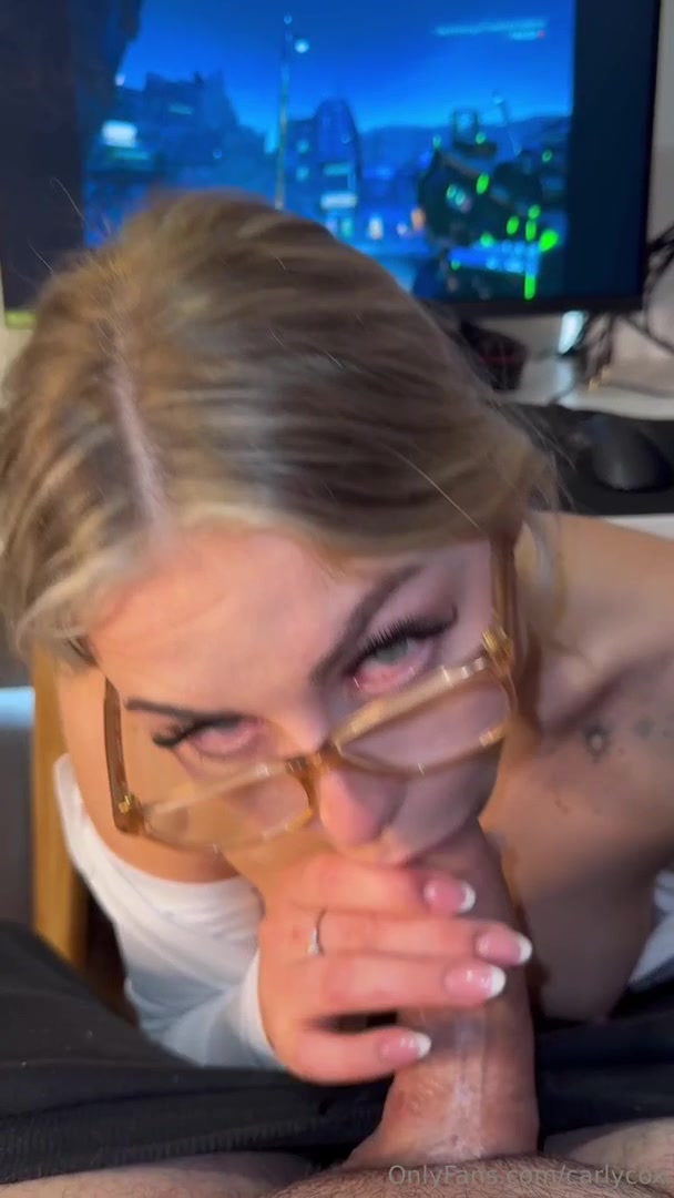 Soley Urs – She Wants Sex While I Play Games