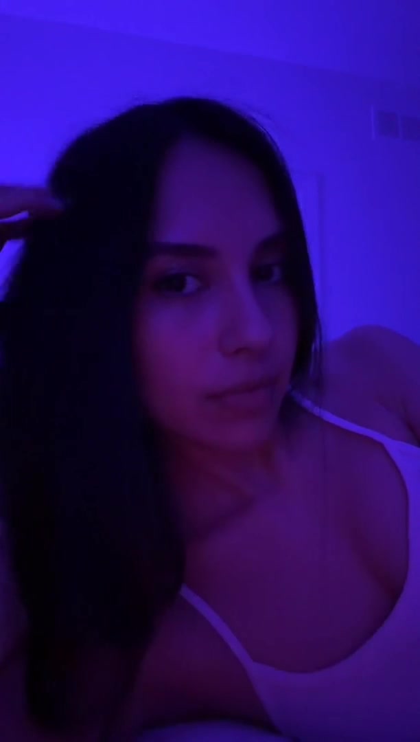 Caryn Marjorie – Beautiful Angel Shows Off Her Sexy Body