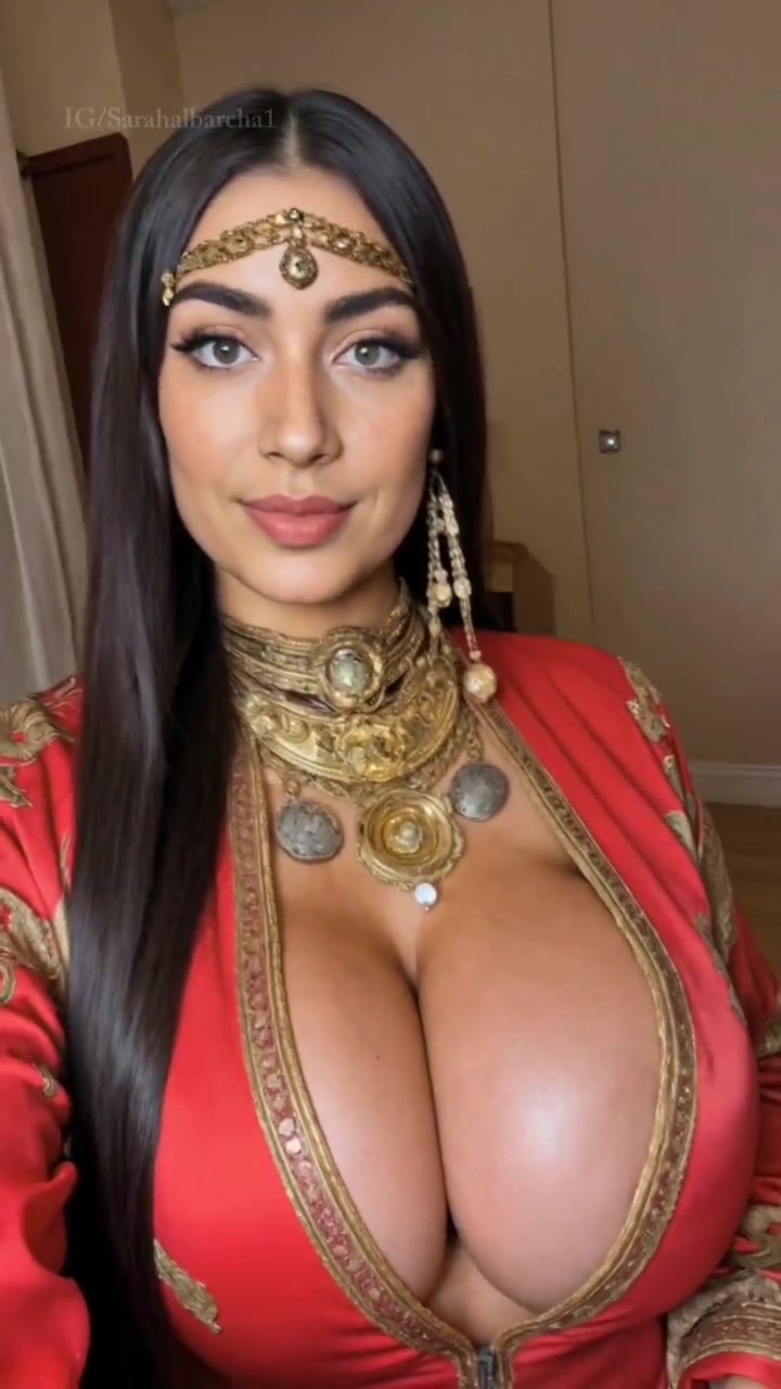 Sarah Albarcha – Beautiful Angel Shows Off Her Big Boobs