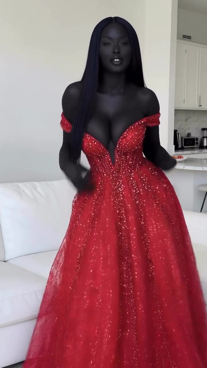 Alicia Kinnaird – Does Her Perfect Body Fascinate You???