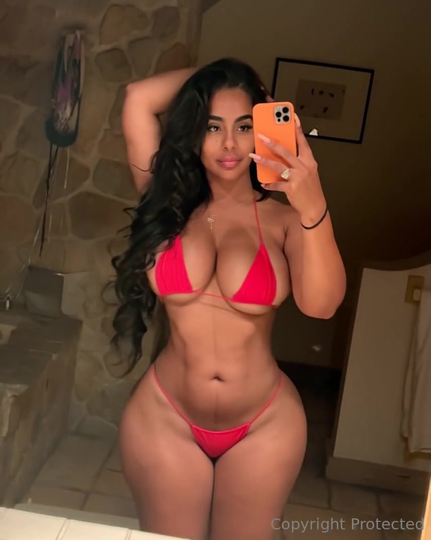 Ayisha Diaz Nude Showing Off Her Sexy Body