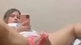 Video Yacuny Masturbates Naked With Dildo Is Hot Viral