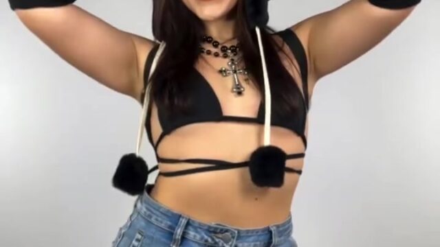 Cathy Cakes Aka CathyCakes Showing Off Her Sexy Body